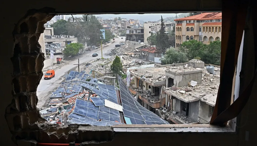 لبنان، نافذة ضيّقة للسلام