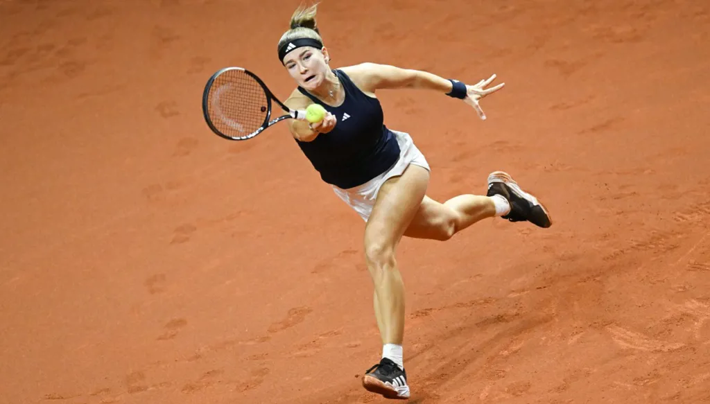 موخوفا تواصل التألق وتبلغ نهائي شتوتغارت بعد فوزها على سفيتولينا