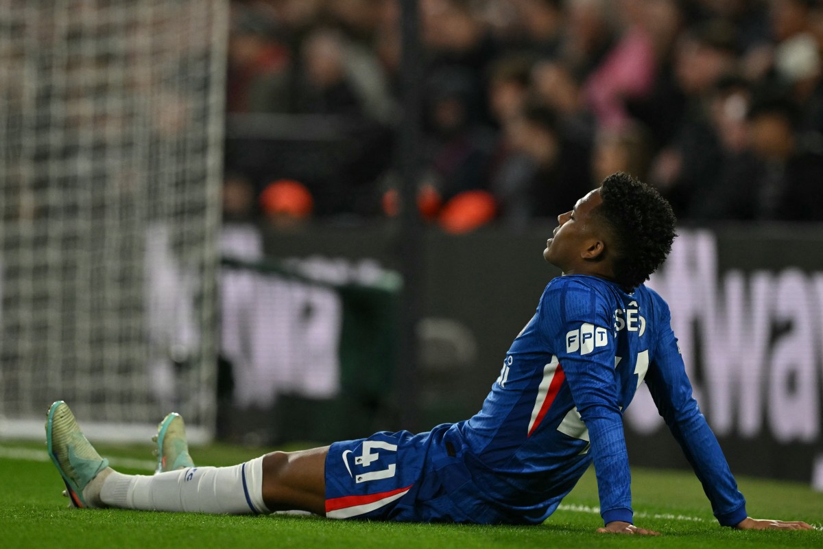 إستيفاو بعد تعرّضه للإصابة مع تشيلسي. (أ ف ب)