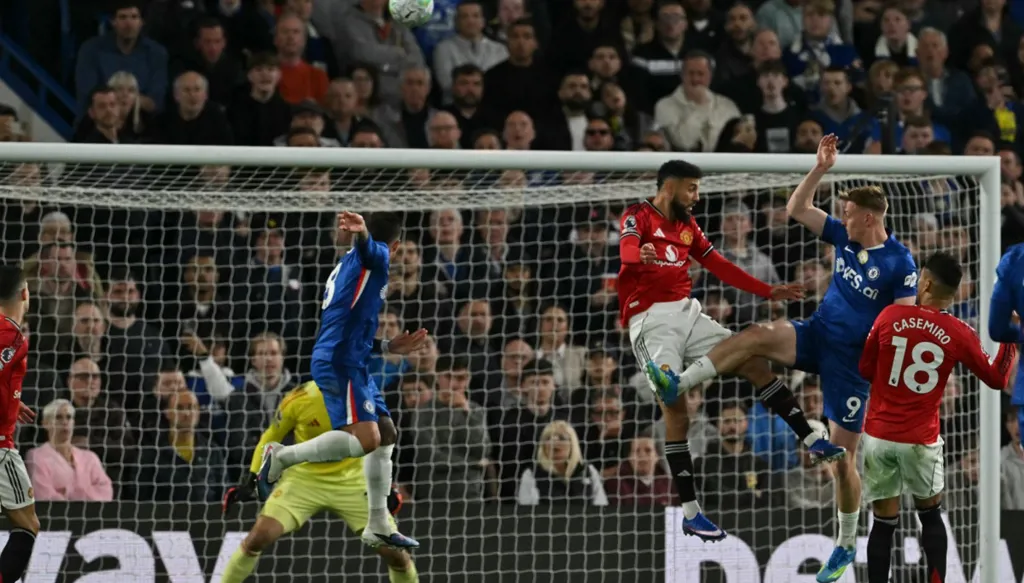 كونيا يقود مانشستر يونايتد إلى فوز ثمين على تشيلسي ويقرّبه من دوري أبطال أوروبا... ترتيب الدوري الإنكليزي