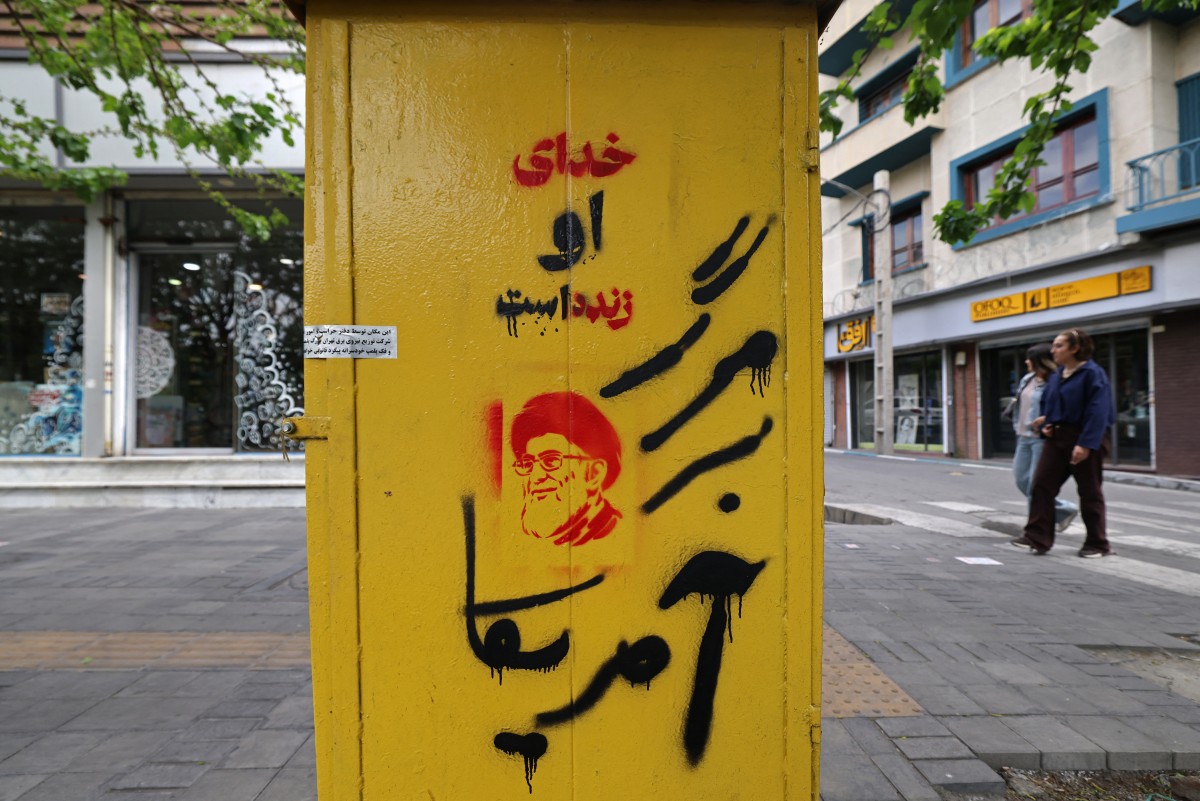 يذهب المفاوضون الأميركيون والإيرانيون إلى جولة إسلام آباد الجديدة متمسكين بالخطوط الحمراء ذاتها. (أ ف ب)