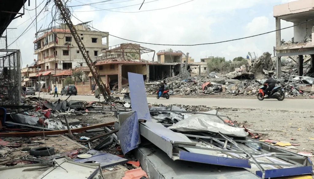 تمايز المواقف بين قاسم وقماطي والموسوي... تباين رؤى داخل الحزب أم توزيع أدوار؟