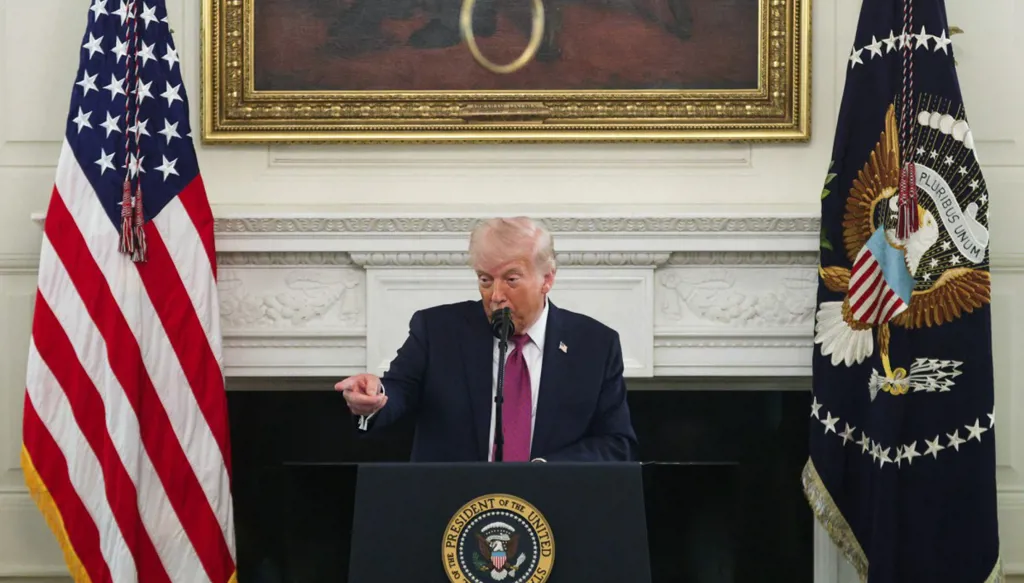 دونالد ترامب يدرس تمديد إعفاء لتسهيل شحن النفط بأميركا