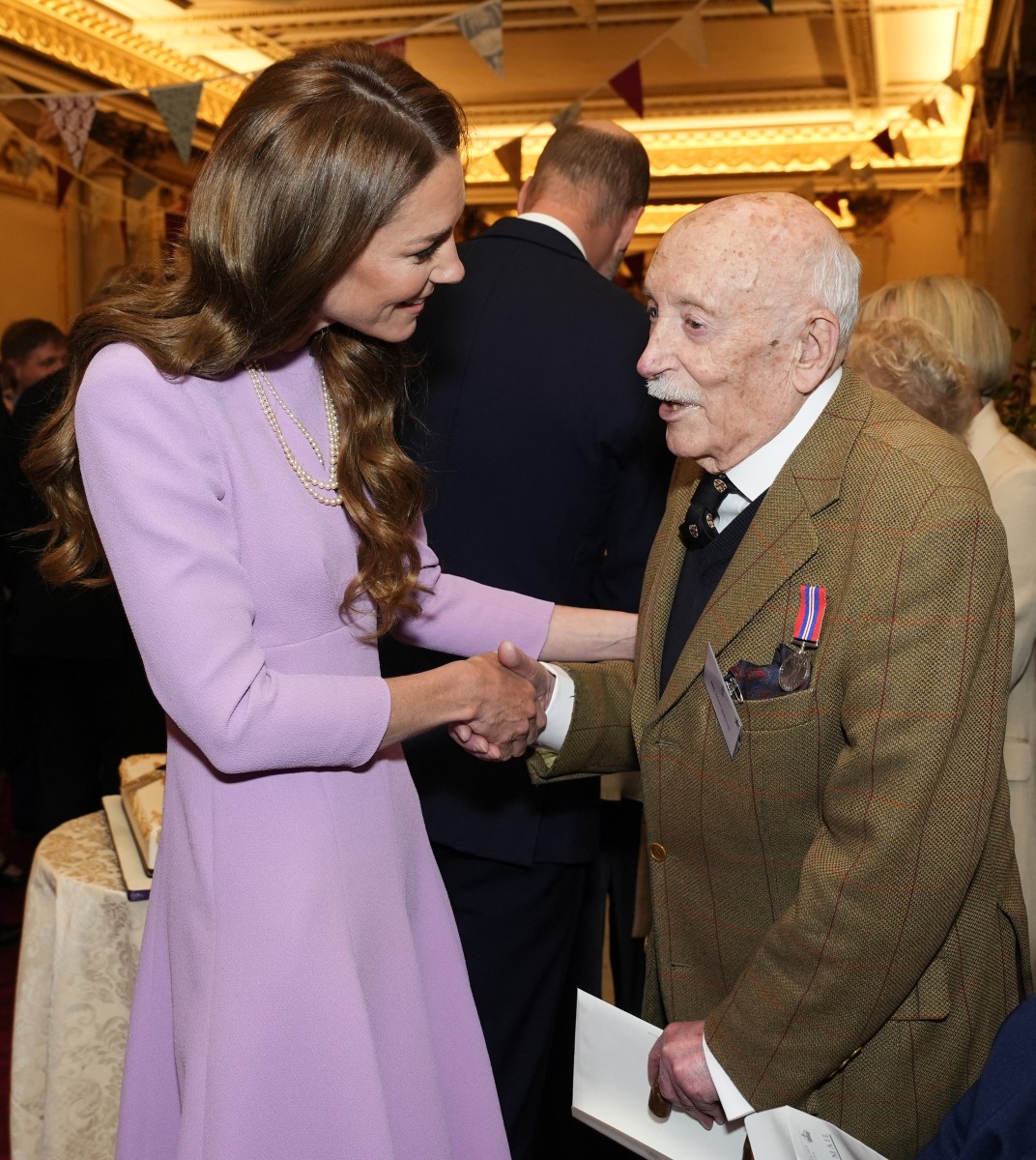 كيت ميدلتون في مئوية عيد الملكة اليزابيث الثانية بفستان ليلكي انيق (أ.ف.ب)