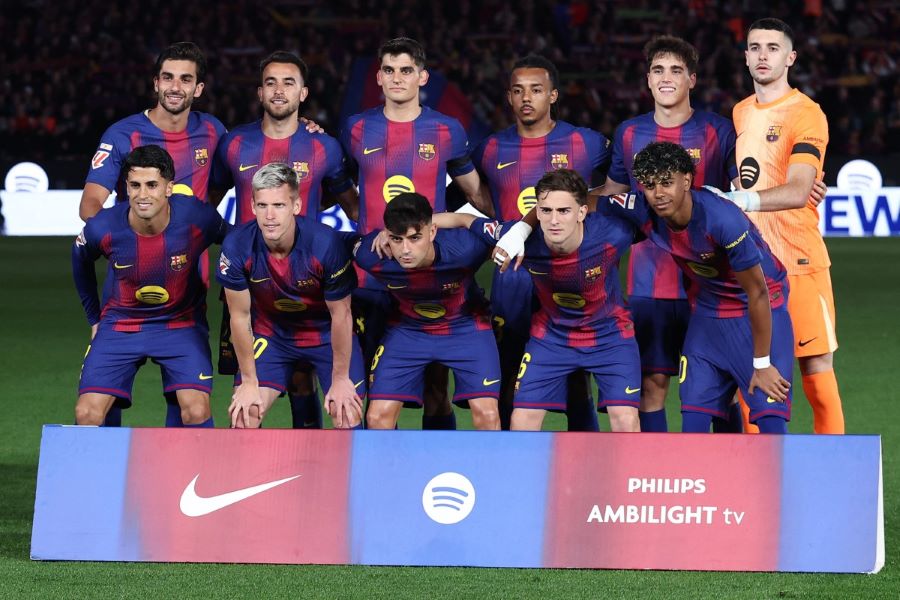 لاعبو برشلونة. (أ ف ب)