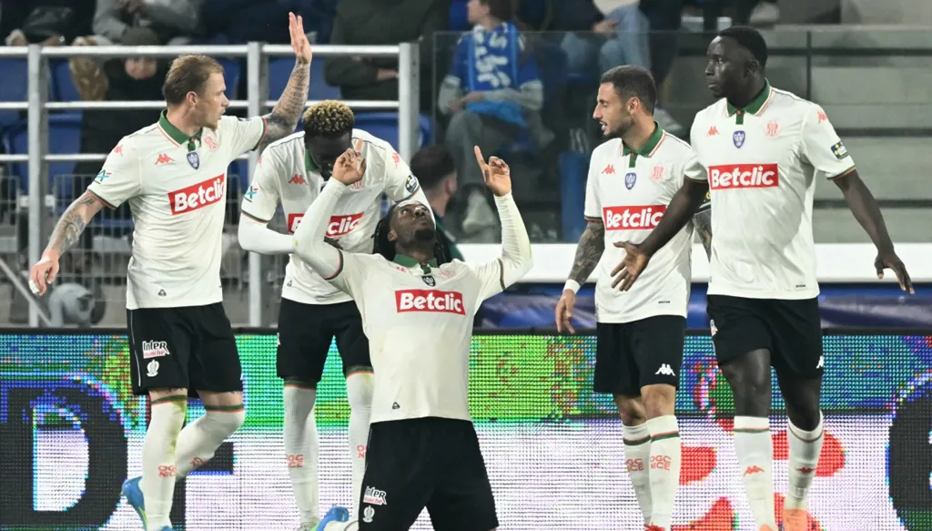 نيس يعبر إلى نهائي كأس فرنسا