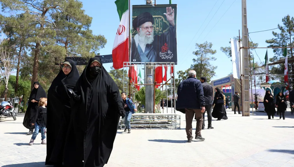 إيران تستعدّ لحرب جديدة من نوع آخر... "أسطول البرغش" يغيّر الحسابات
