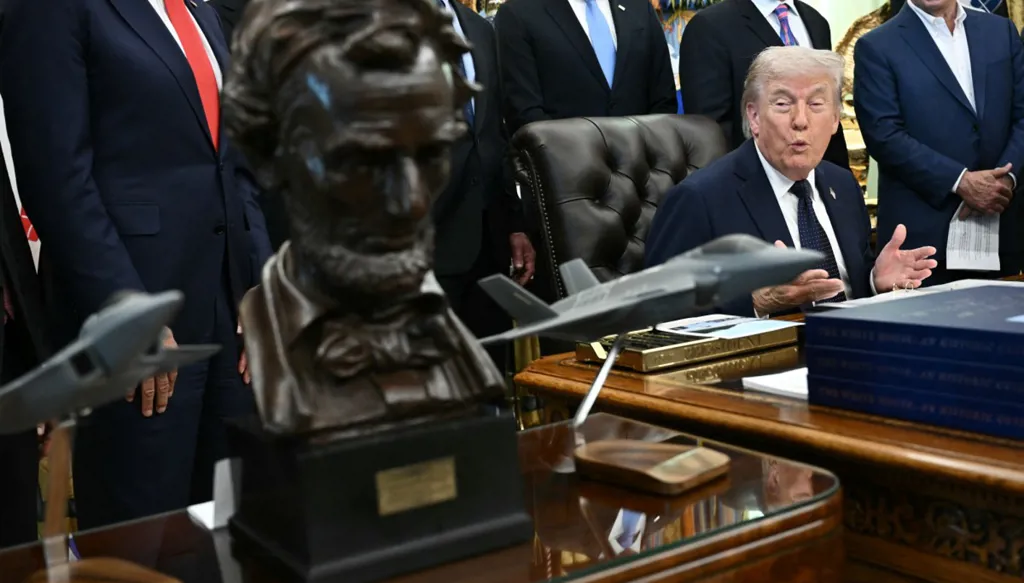 الحصار البحري يقلب المعادلة: طهران تختنق وترامب يمسك بزمام المبادرة