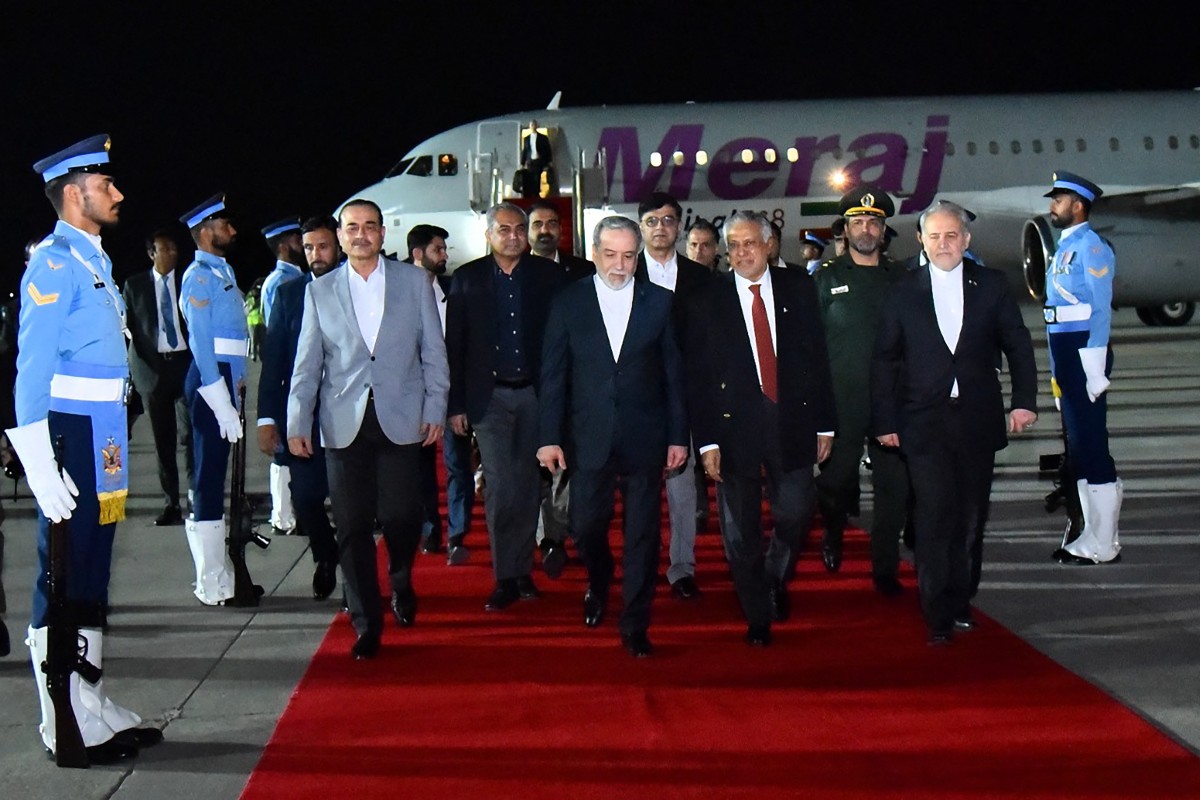 عراقجي في باكستان. (أ ف ب)