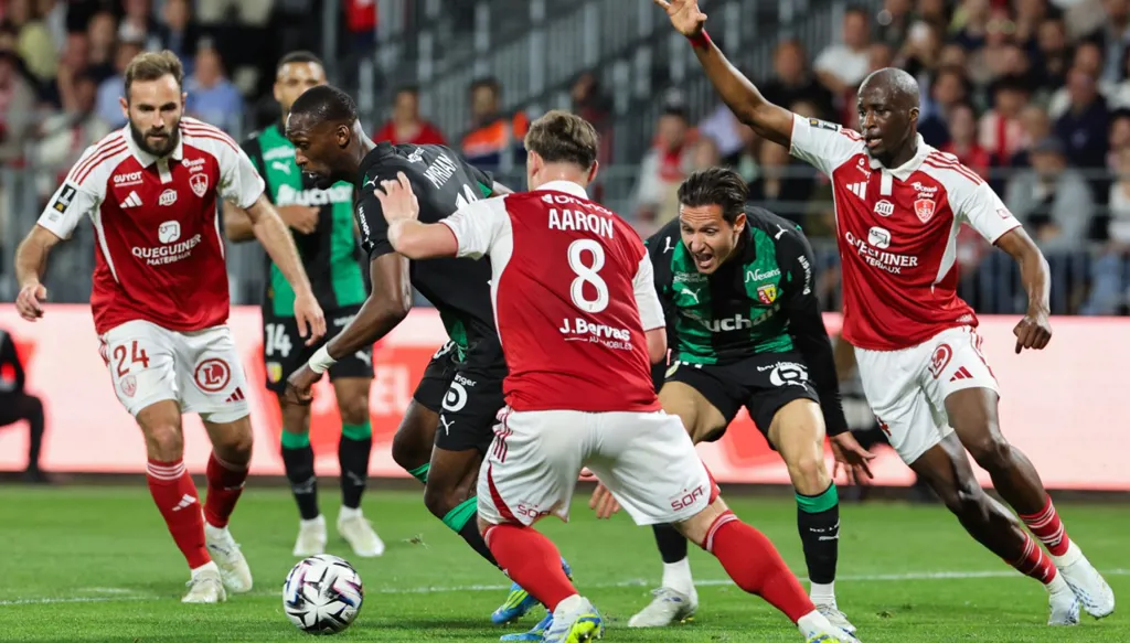 تعادل مثير يُنهي عملياً آمال لنس في لقب الدوري الفرنسي