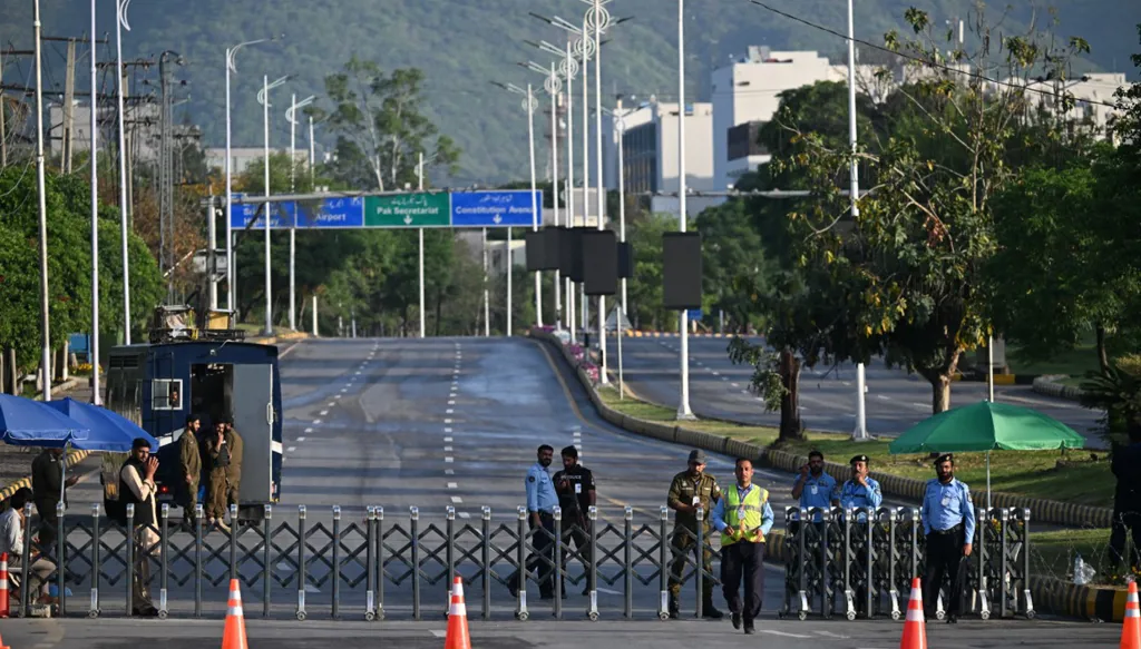 مفاوضو أميركا يتوجهون إلى باكستان وإيران ترفض اللقاء المباشر