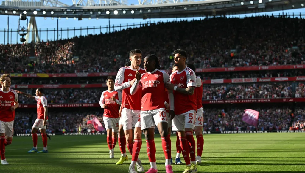 لاعبو أرسنال. (أ ف ب) 