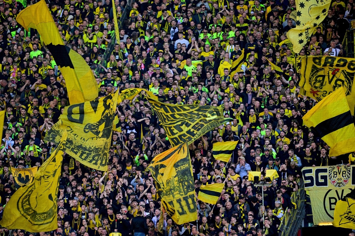 جمهور دورتموند في المدرجات. (أ ف ب)
