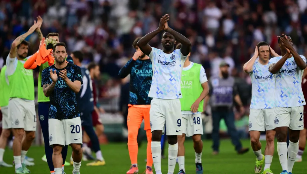 إنتر يفرّط بالفوز لكنه يقترب من حسم لقب الدوري الإيطالي