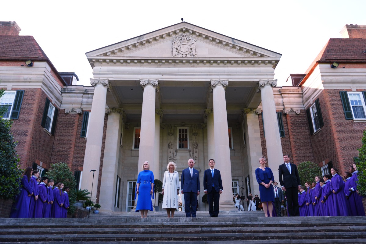 ترامب يستقبل الملك تشارلز وكاميلا في البيت الأبيض (أ ف ب).