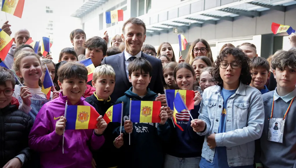 ماكرون يتوقع نتيجة مباراة باريس سان جيرمان وبايرن ميونيخ