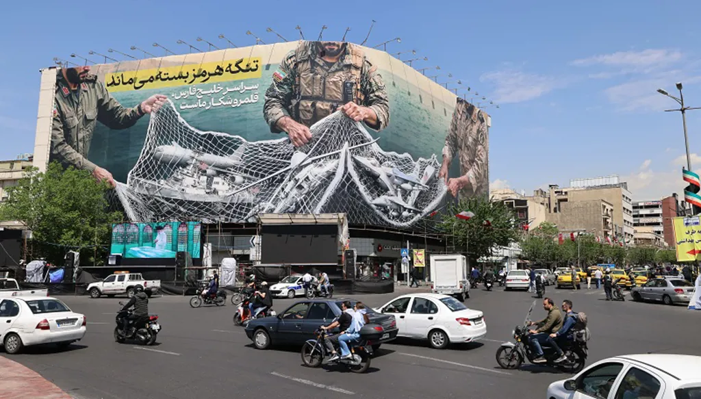 الاقتصاد الإيراني تعرّض لضربة قاسية... هل يصمد الرهان على تراجع ترامب أولاً؟