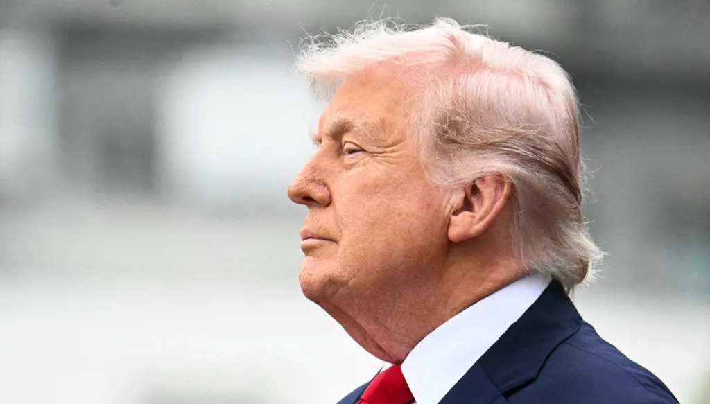 اتّهام مدير "إف بي آي" السابق بتهديد حياة ترامب