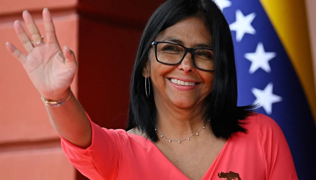 بروش وضعته رئيسة فنزويلا بالوكالة يُثير جدلاً ديبلوماسيّاً... ما علاقة منطقة إيسيكويبو؟