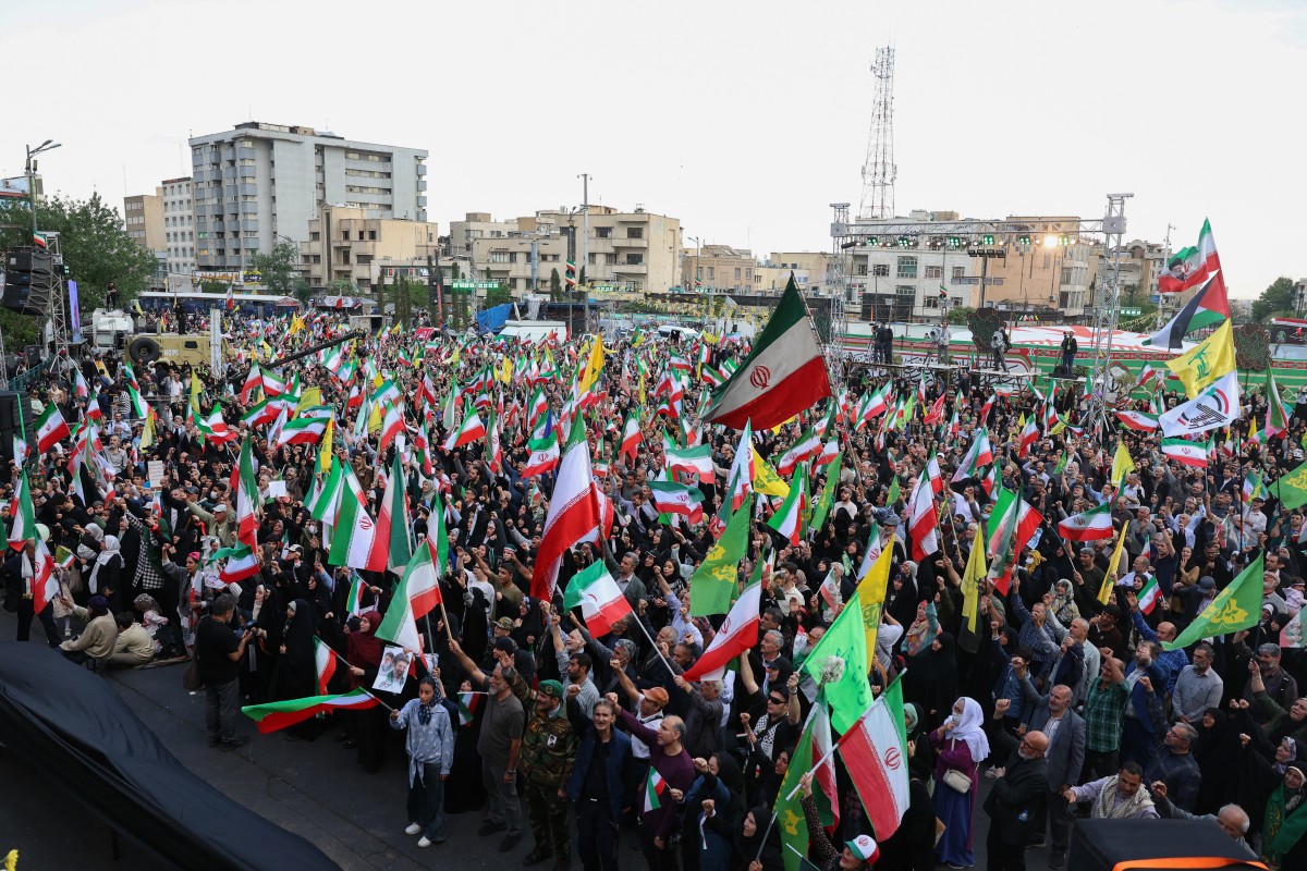 إيرانيون في طهران. (أ ف ب)