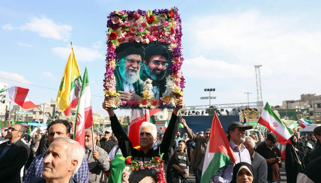 ترامب يدعم الحصار البحري بخيارات عسكرية لحمل إيران على الإسراع بتعديل اقتراحاتها