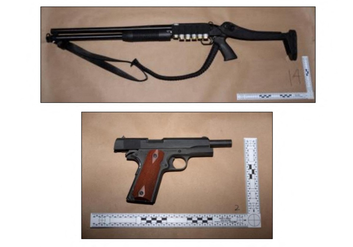 أسلحة تم العثور عليها (أ ف ب).