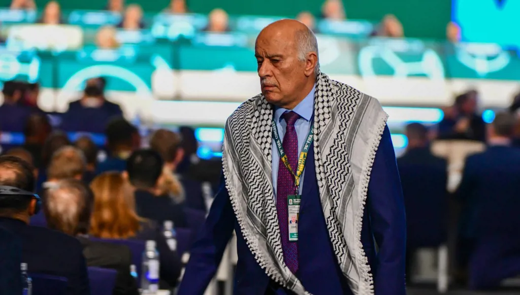 رئيس الاتحاد الفلسطيني يتجاهل نظيره الإسرائيلي وسط أجواء مشحونة
