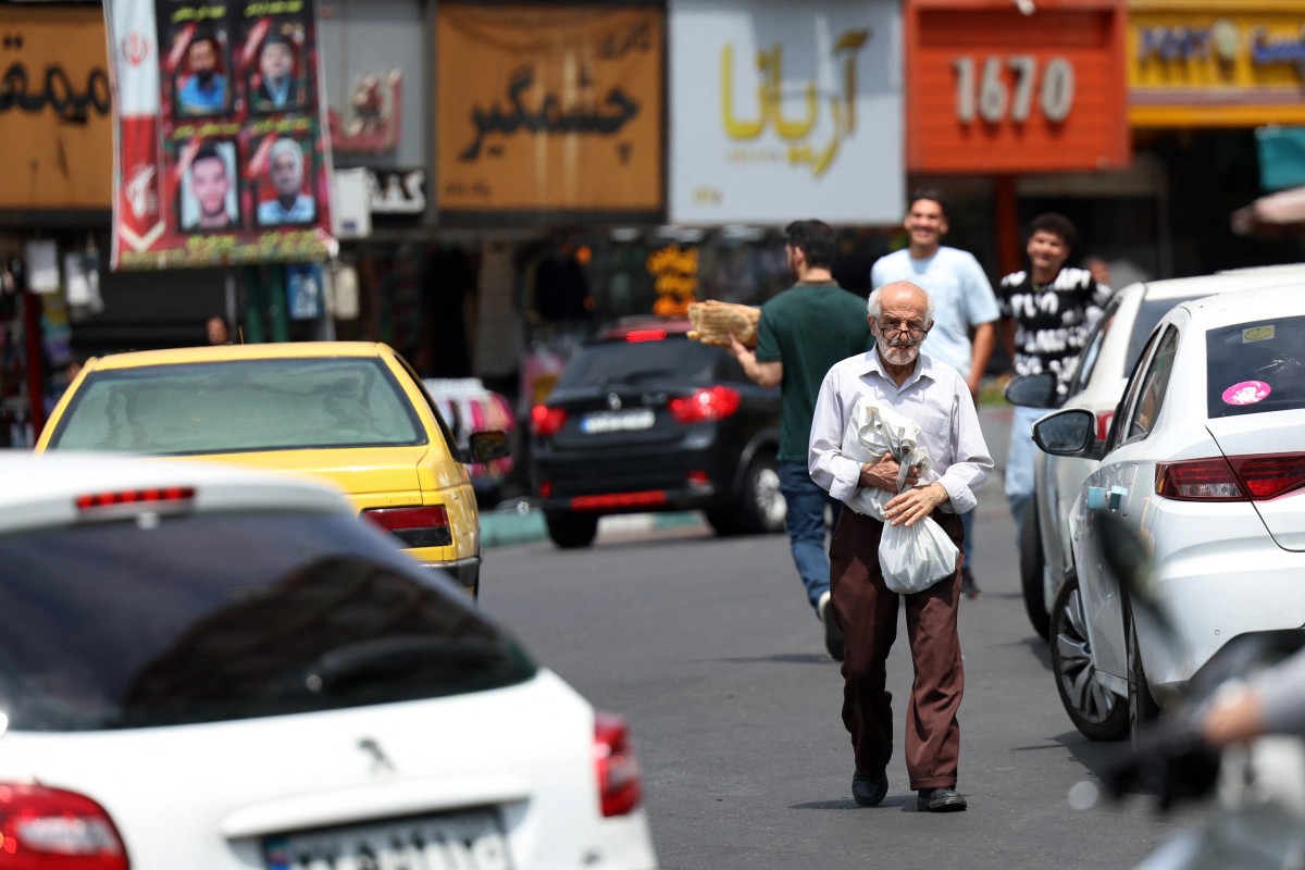معظم الإيرانيين يؤكدون أنهم لا يرغبون مطلقاً بعودة الحرب. (أ ف ب)