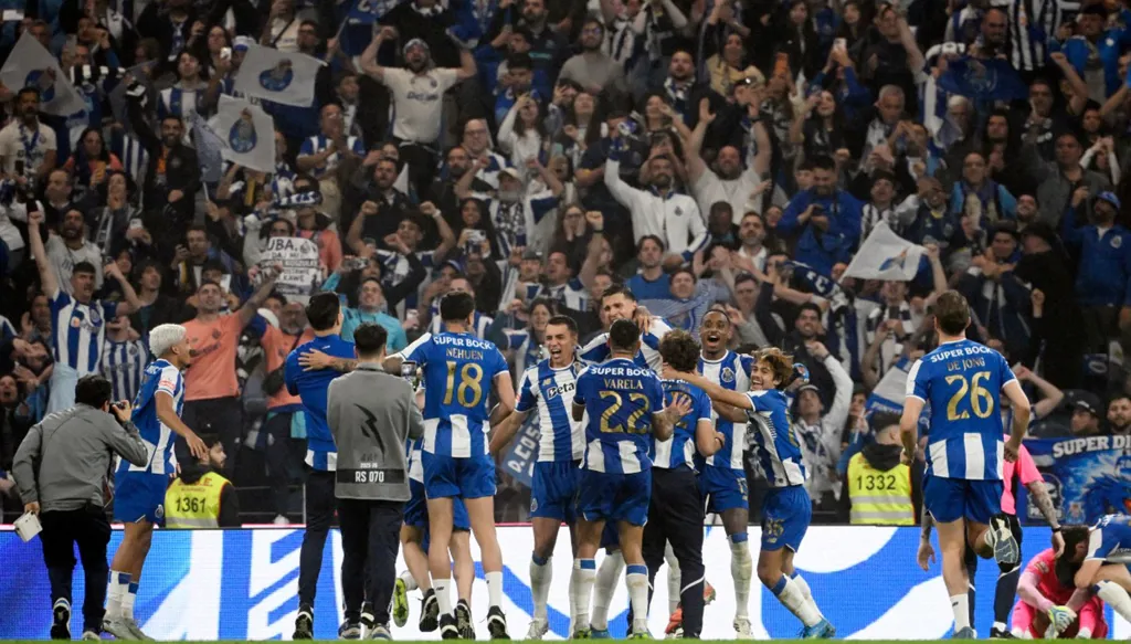 بورتو يحسم لقب الدوري البرتغالي (صور)