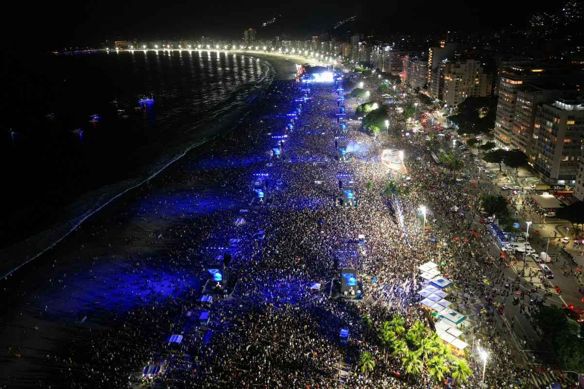 مليونا شخص خلال حفلة شاكيرا (أ ف ب).