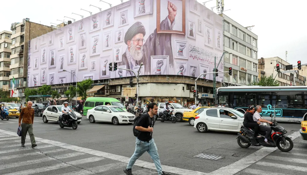 إعلام إيراني: وفاة 8 في حريق مركز تجاري غربي طهران