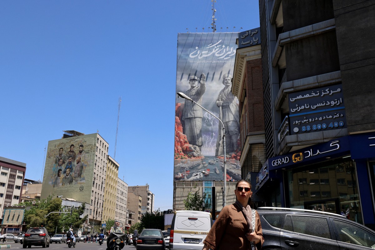 جدارية في طهران. (أ ف ب)