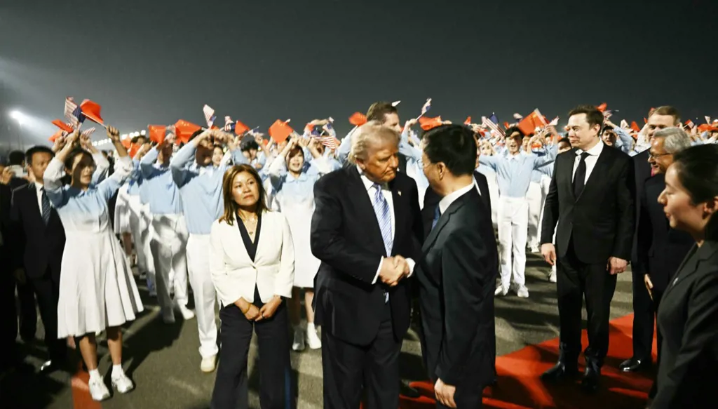 الصورة الأولى للرئيس الأميركي دونالد ترامب في بكين (أ ف ب). 