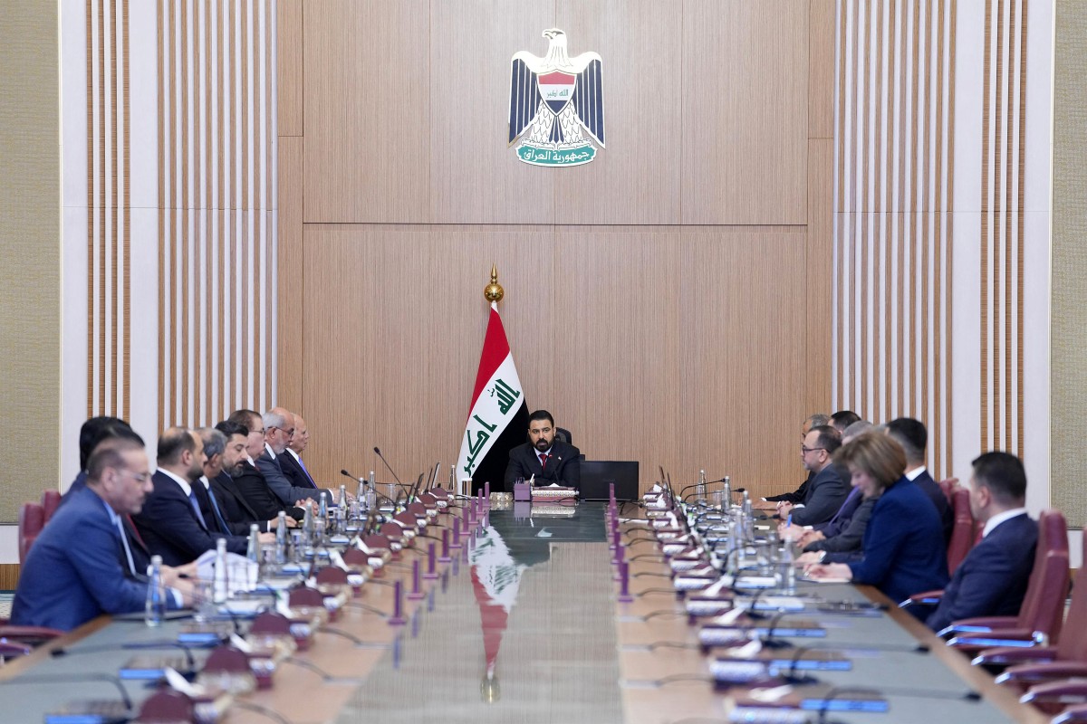 رئيس الحكومة العراقية علي الزيدي يترأس اجتماعاً لمجلس الوزراء بعد تسلمه مهامه في بغداد. (مكتب رئاسة الوزراء)