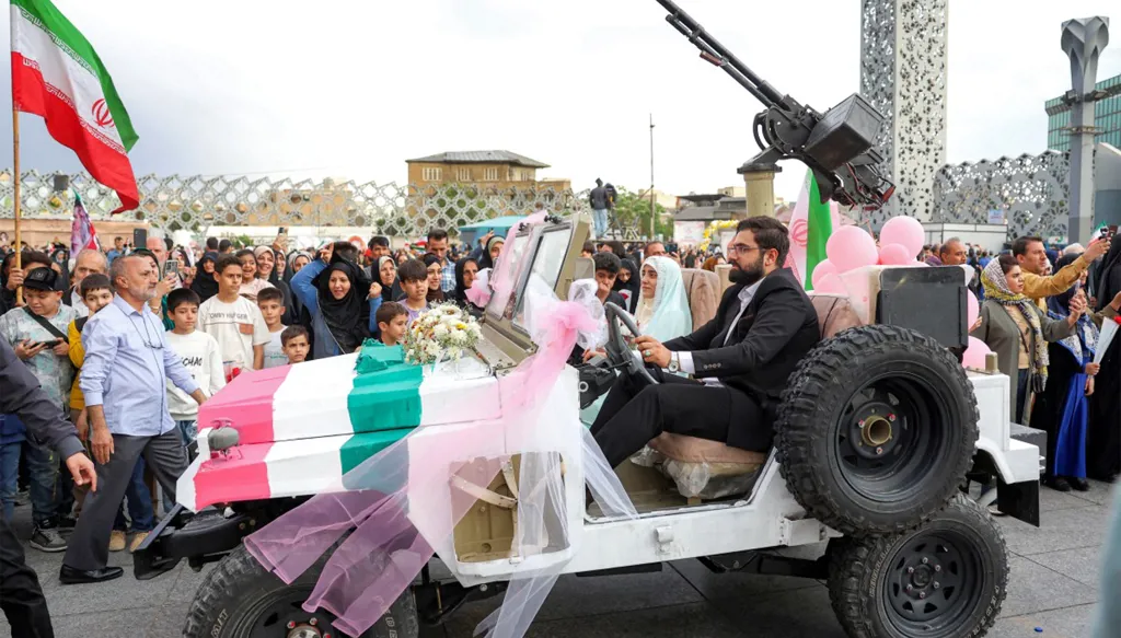 حراك ديبلوماسي واستنفار عسكري في إيران... سباق بين الوساطات وعودة الحرب