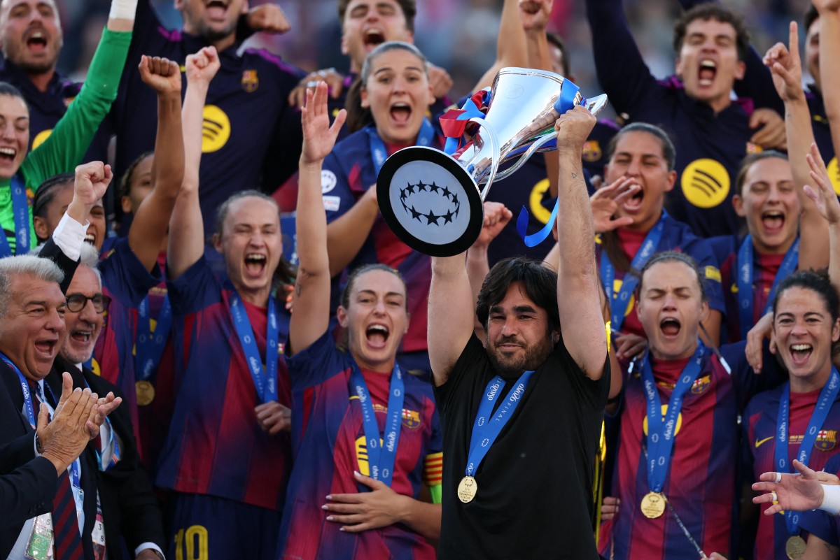 برشلونة متوّجاً بلقب دوري أبطال أوروبا. (أ ف ب)