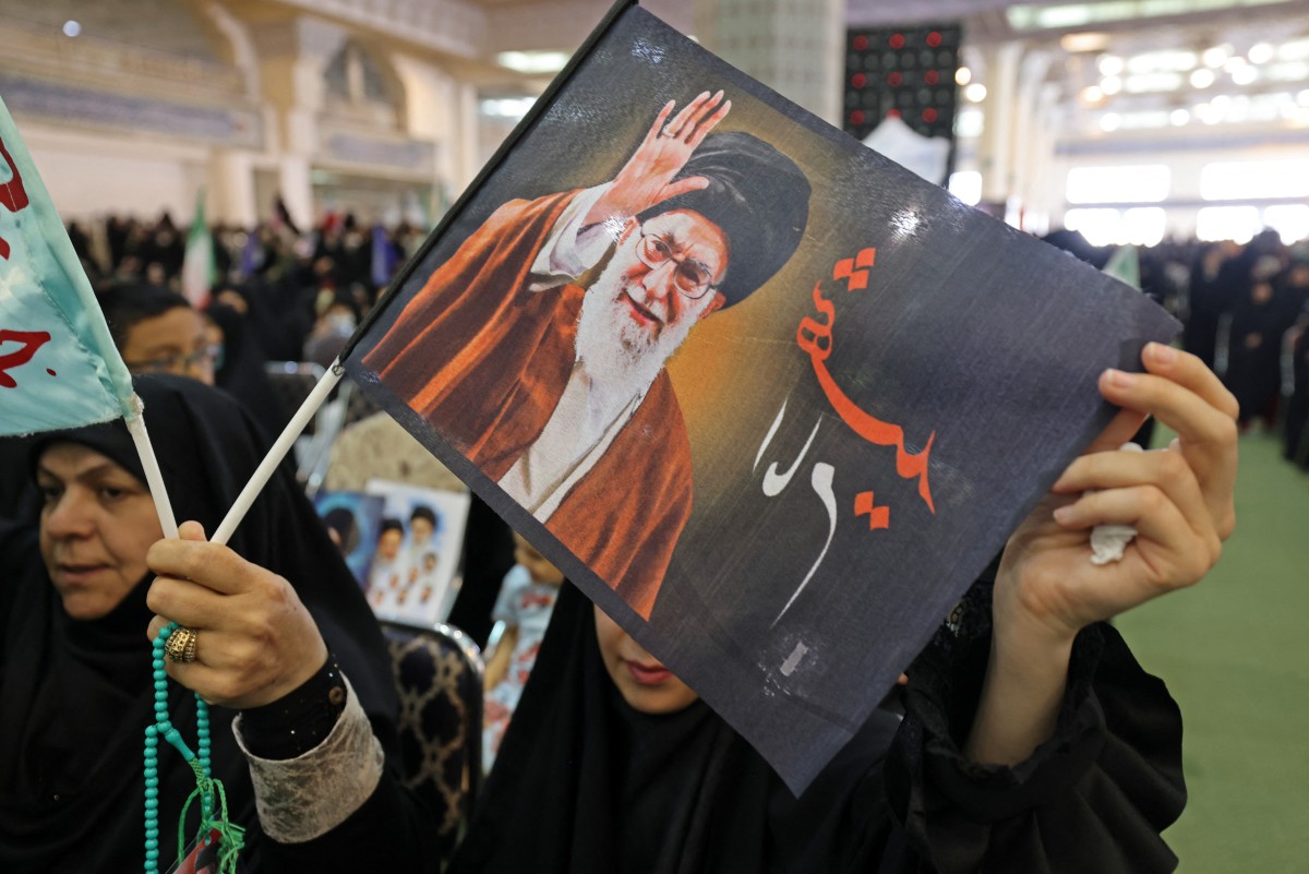 مناصرون للنظام الإيراني في طهران (أ ف ب).