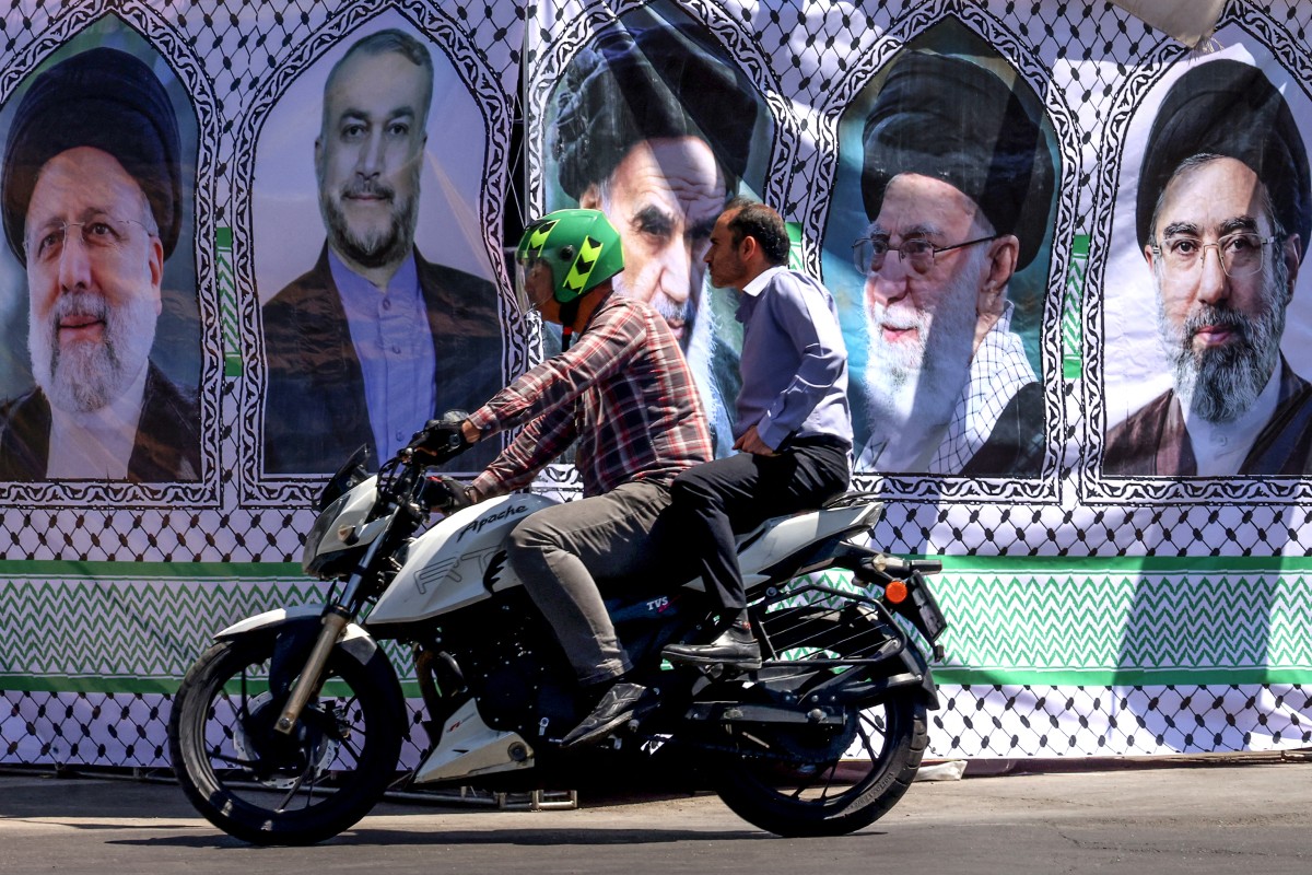 صور لمسؤولين في طهران. (أ ف ب)