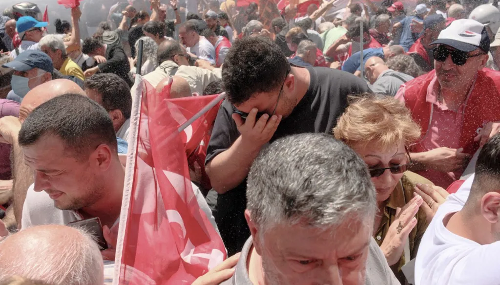 أزمة "الشعب الجمهوري" مستمرّة... هل يفاقم عزل أوزيل انقسامات المعارضة التركية؟