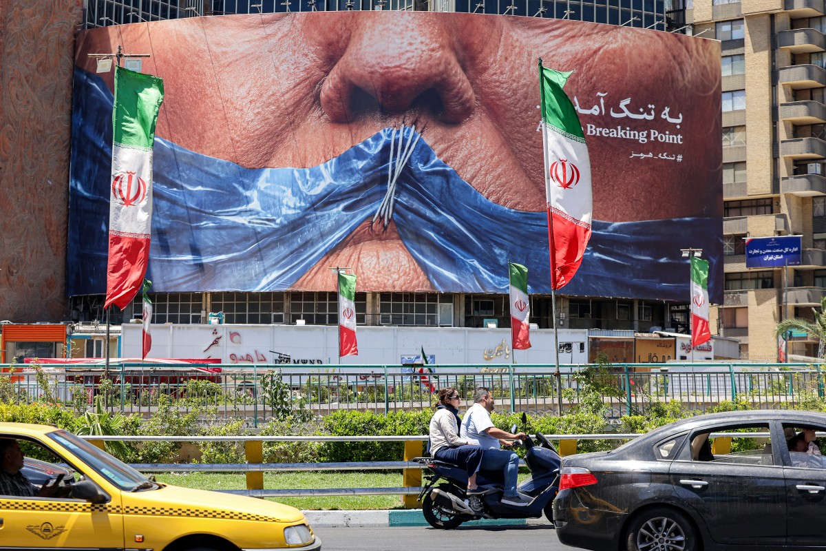 جدارية في طهران. (أ ف ب)