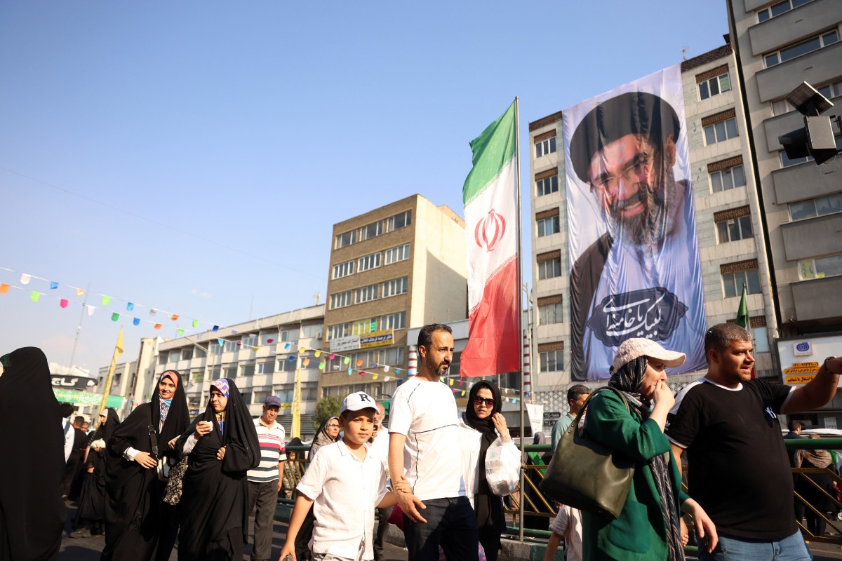 إيرانيون في طهران. (أ ف ب)