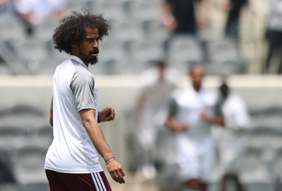 نجم قطر أكرم عفيف في تدريبات