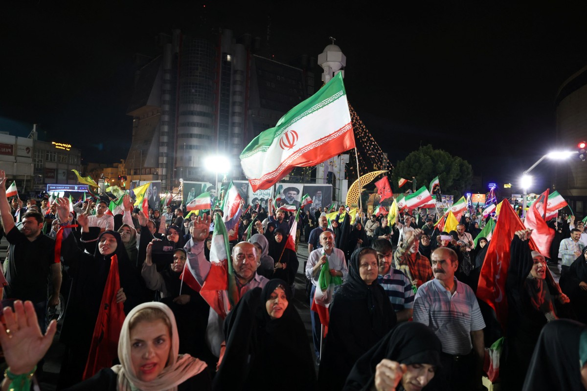 إيرانيون في طهران. (أ ف ب)