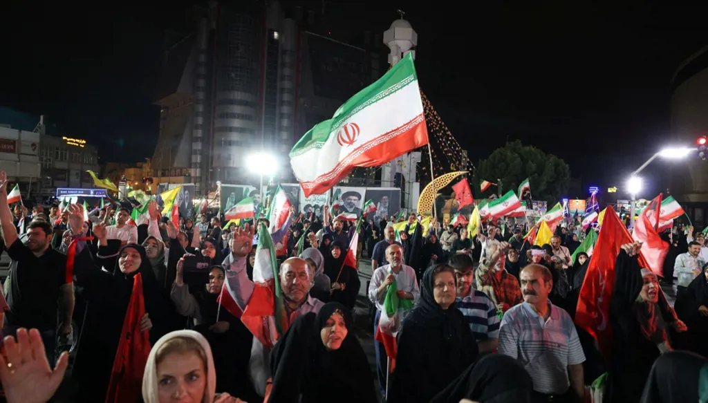 إيرانيون في طهران. (أ ف ب)