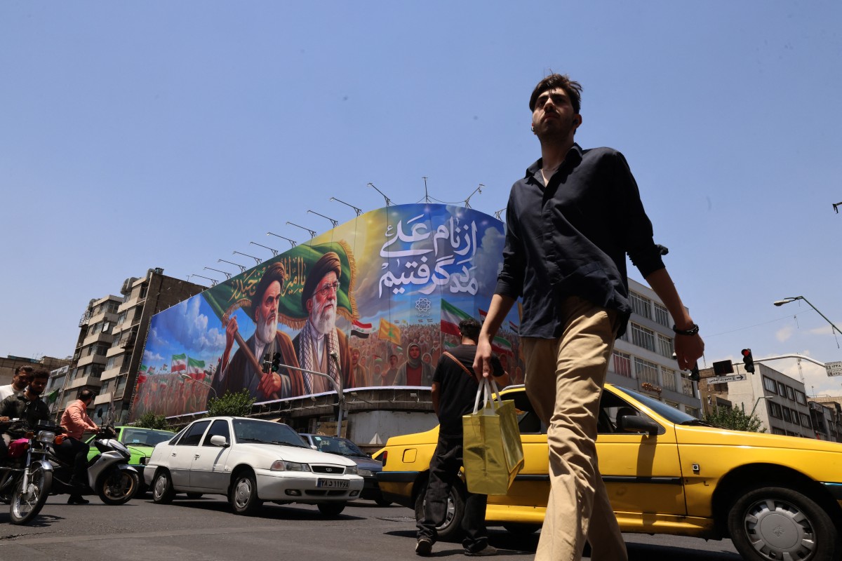جدارية في طهران. (أ ف ب)
