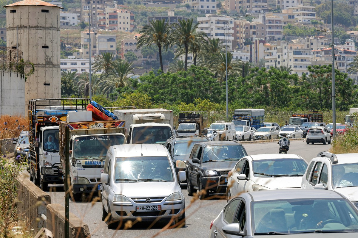 نزوح بعد الانذارات الاسرائيلية (أ ف ب)