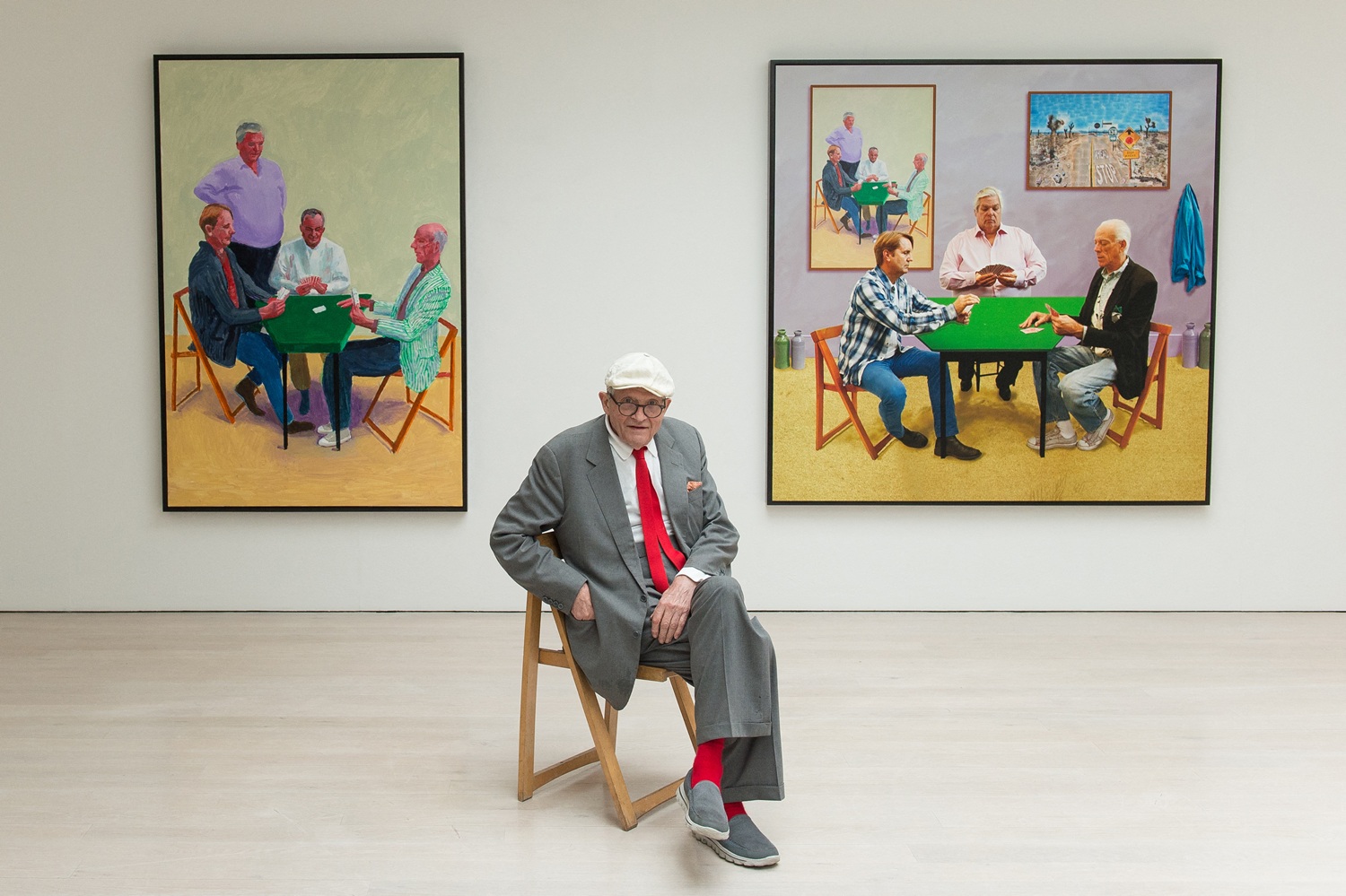 ديفيد هوكني في معرضه “الرسم والتصوير الفوتوغرافي“ عام 2015، وسط لندن. (أ ف ب)