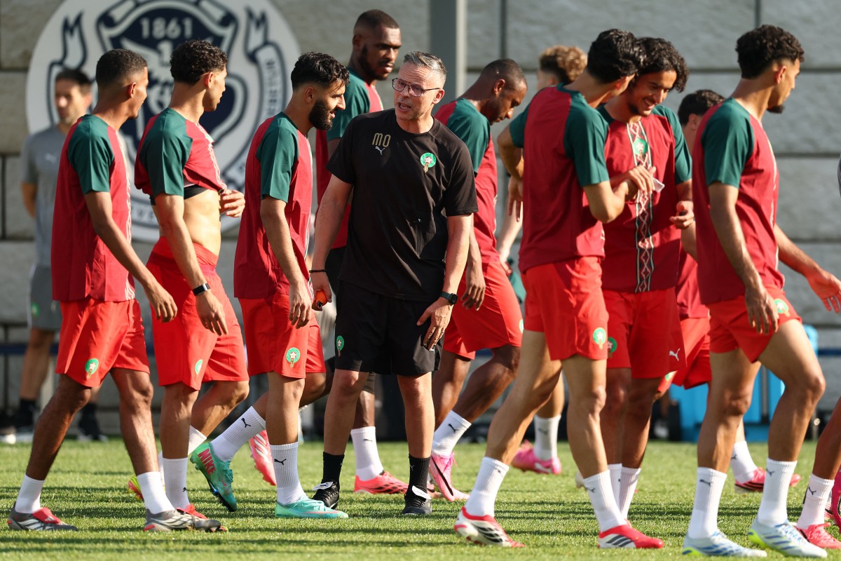لاعبو منتخب المغرب خلال التمارين. (أ ف ب)