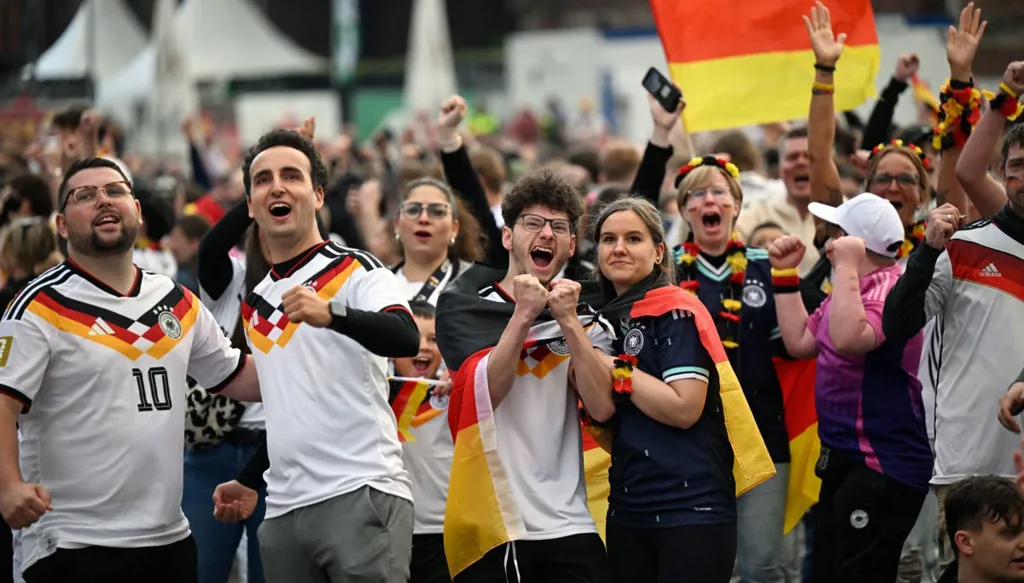 أزمة تواجه أديداس بسبب قمصان منتخب ألمانيا
