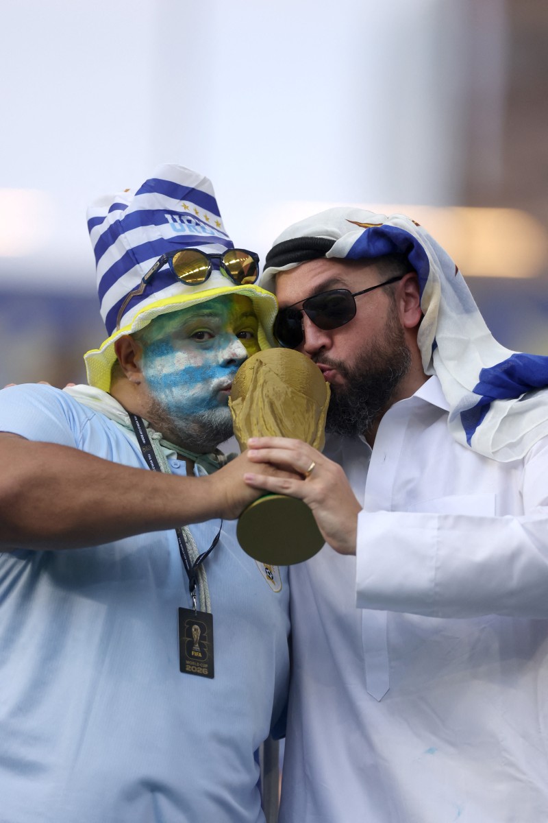 جماهير أوروغواي أمام السعودية. (أ ف ب)
